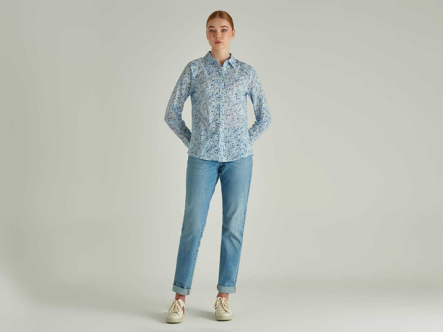 Benetton Kadın Mavi Çiçekli Desenli Koton Gömlek. 1 Benetton Kadın Mavi Çiçekli Desenli Koton Gömlek. 1
