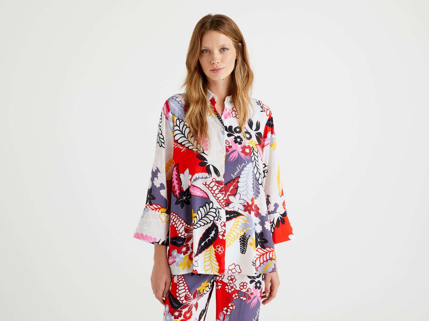 Benetton Kadın Pembe Mix Tropical Desenli Oversize Gömlek. 1 Benetton Kadın Pembe Mix Tropical Desenli Oversize Gömlek. 1