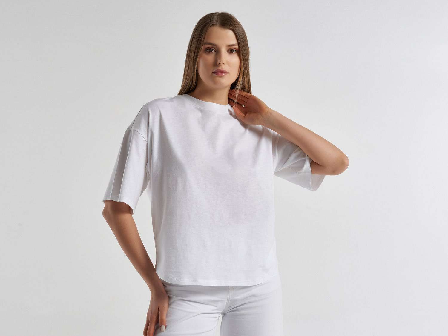 Benetton Kadın Beyaz Regular Fit Düşük Omuzlu T Shirt. 1