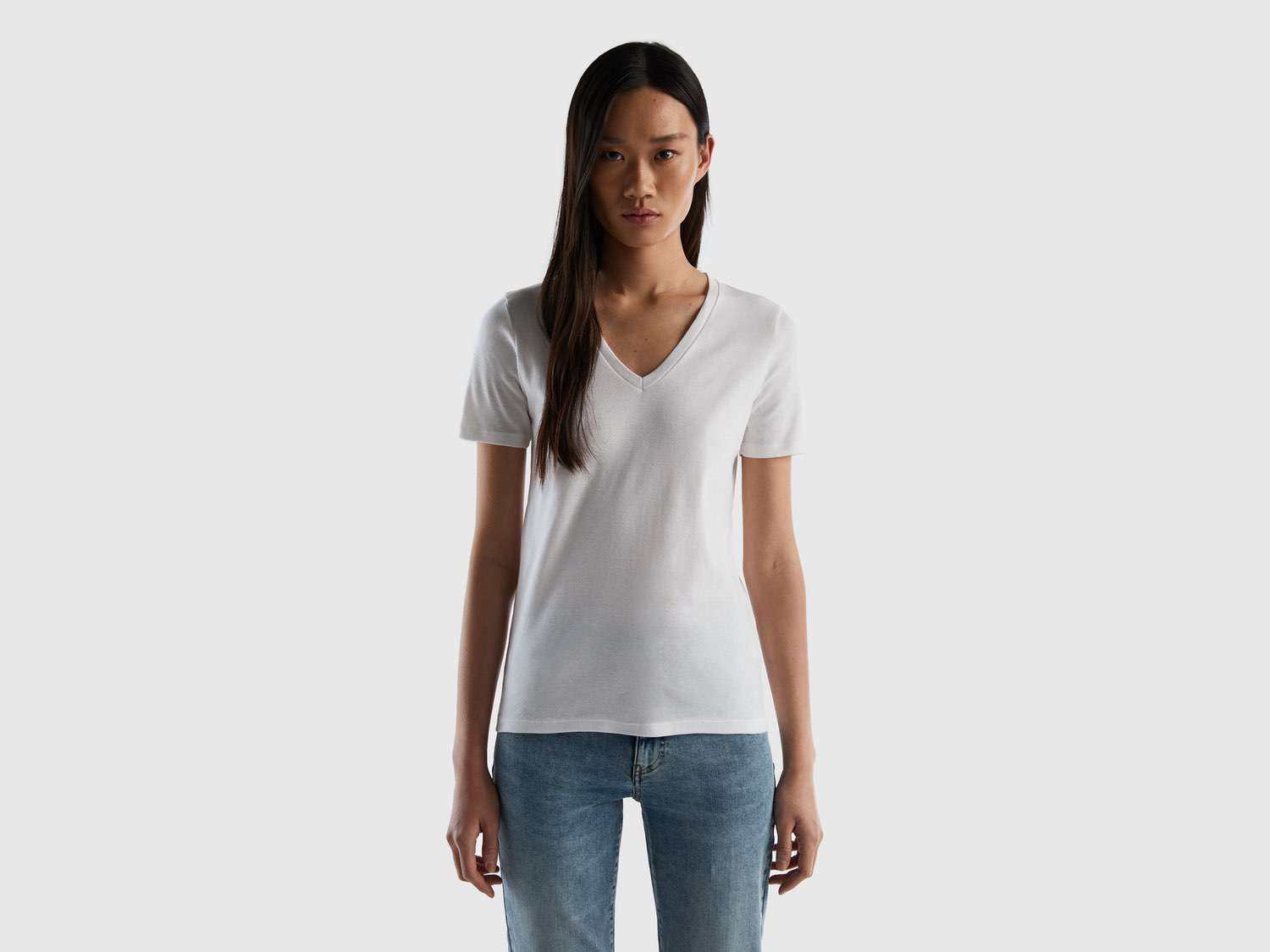 Benetton Kadın Beyaz V Yaka Basic T Shirt. 1