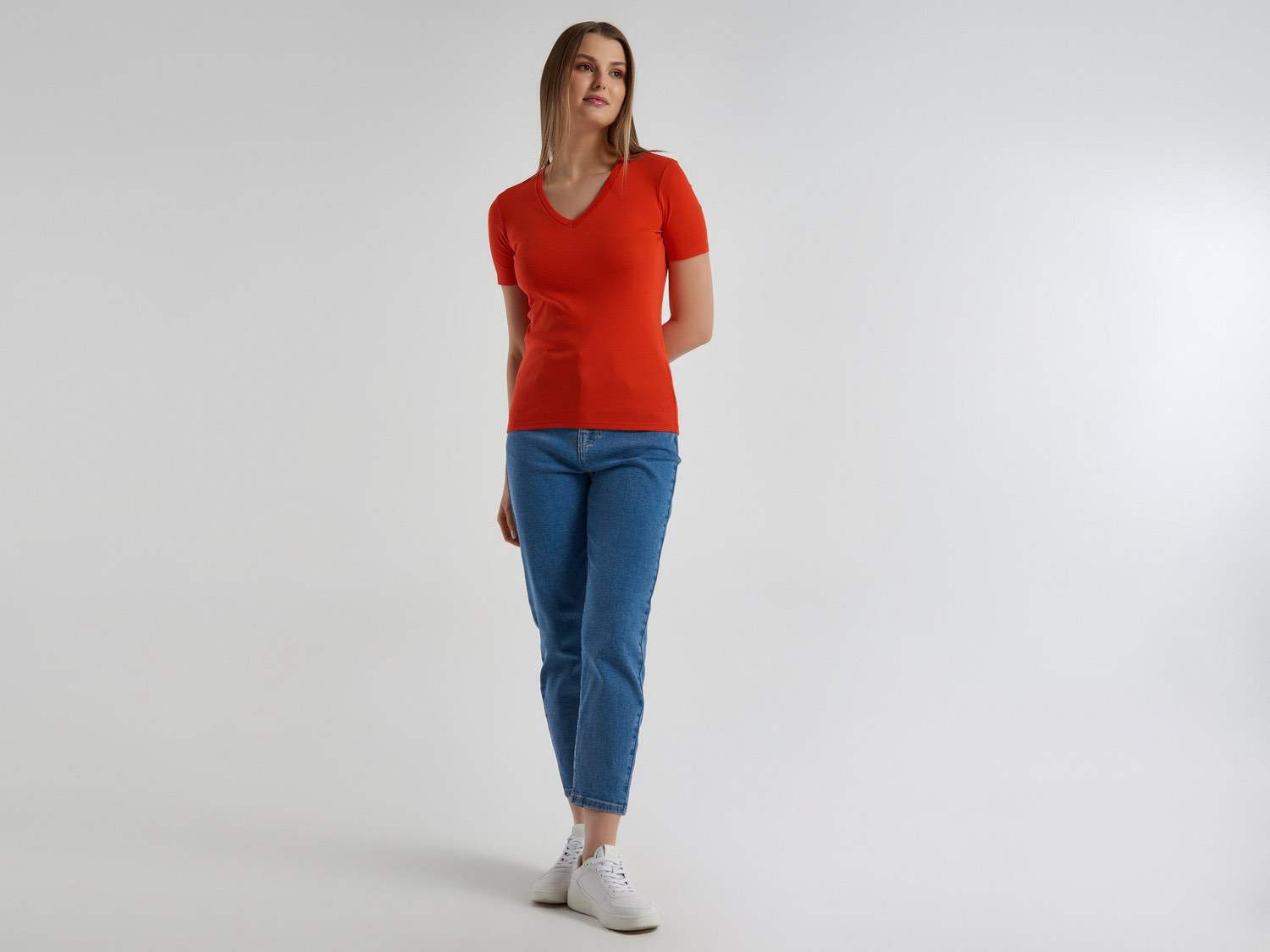 Benetton Kadın Kırmızı V Yaka Basic T Shirt. 1