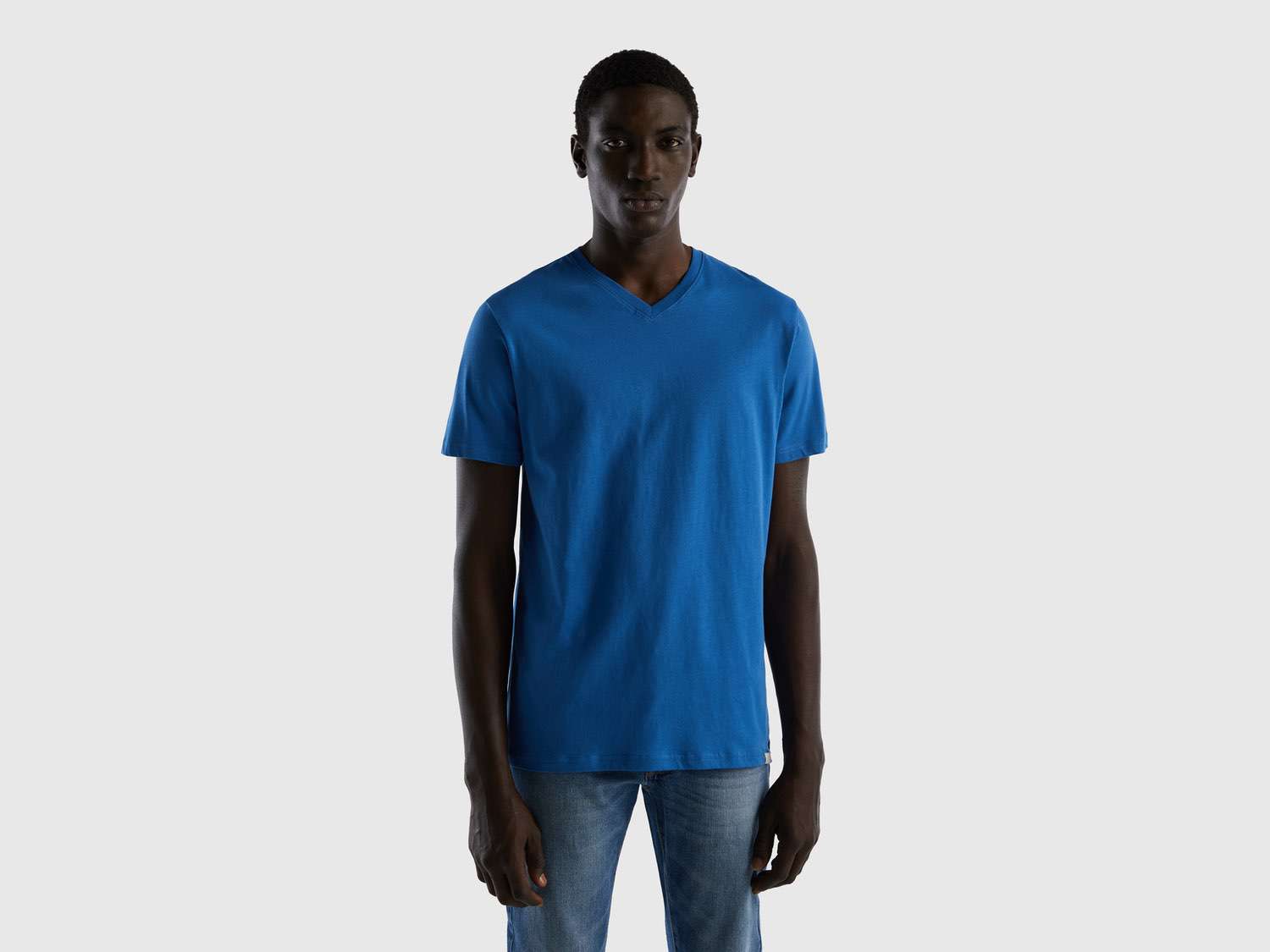 Benetton Erkek Mavi V Yaka Basic Koton Tshirt. 1