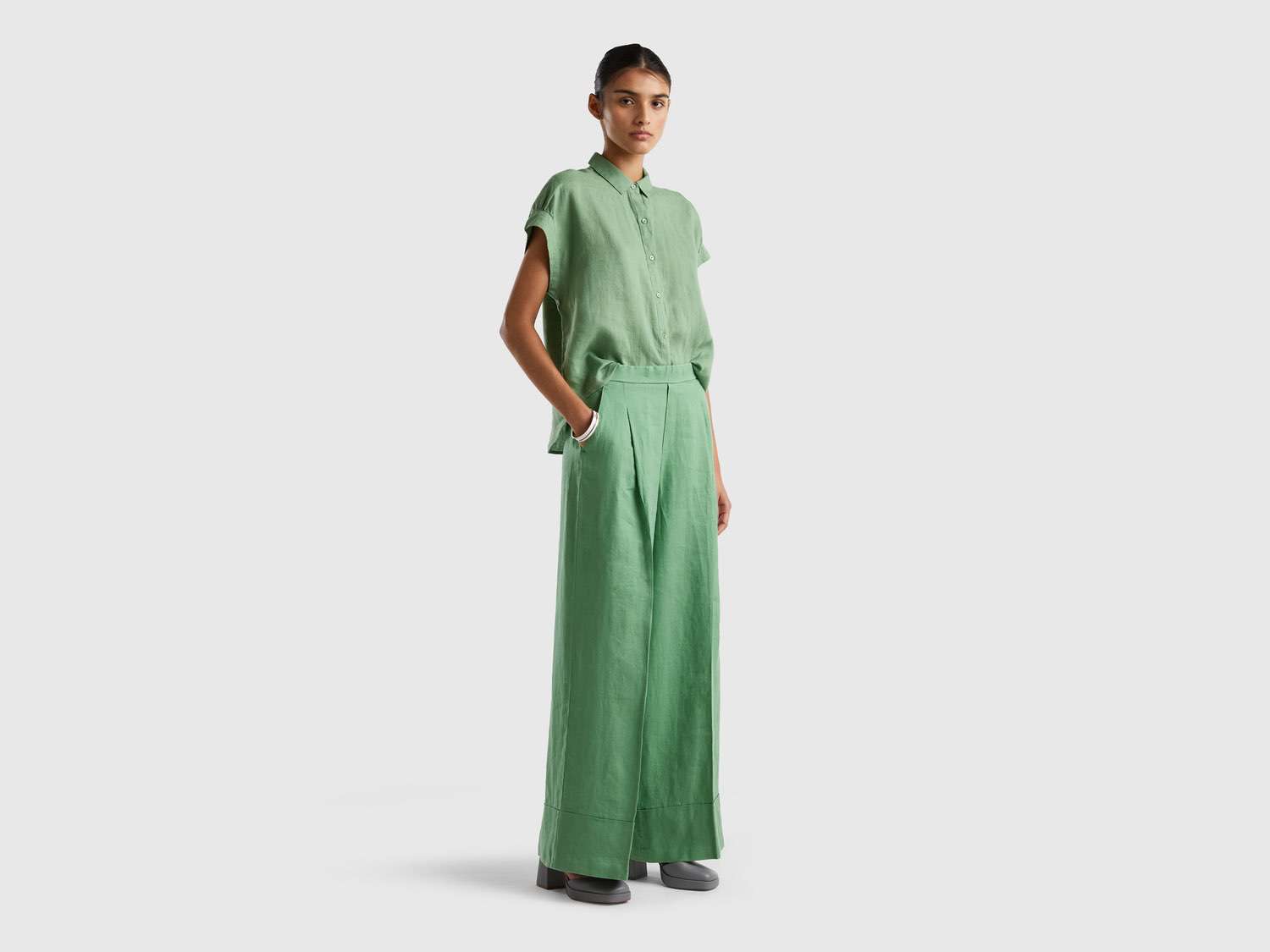 Benetton Kadın Kuşkonmaz Rengi Beli Lastikli Keten Geniş Kesim Pantolon. 1