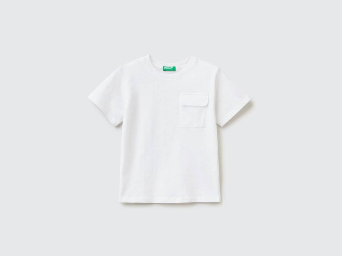 Benetton Erkek Çocuk Beyaz Omzu Slogan Baskılı Cepli T Shirt. 1