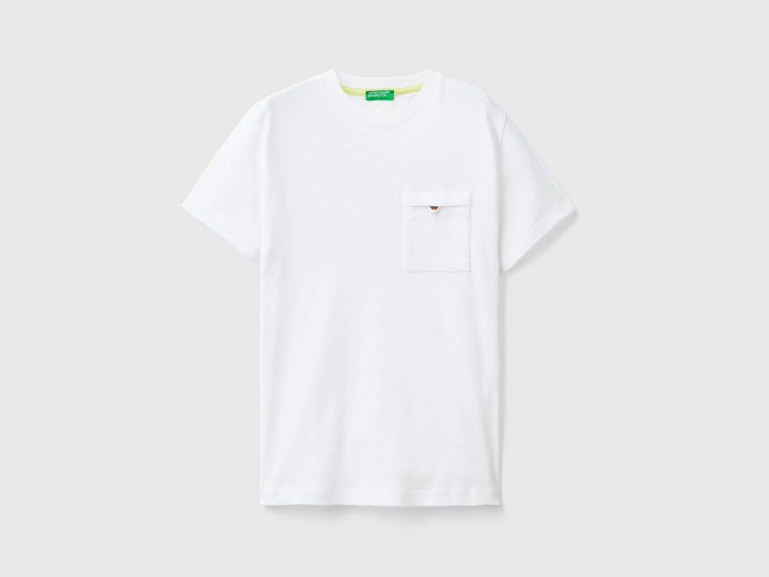 Benetton Erkek Çocuk Beyaz Cebi Düğmeli T Shirt. 1