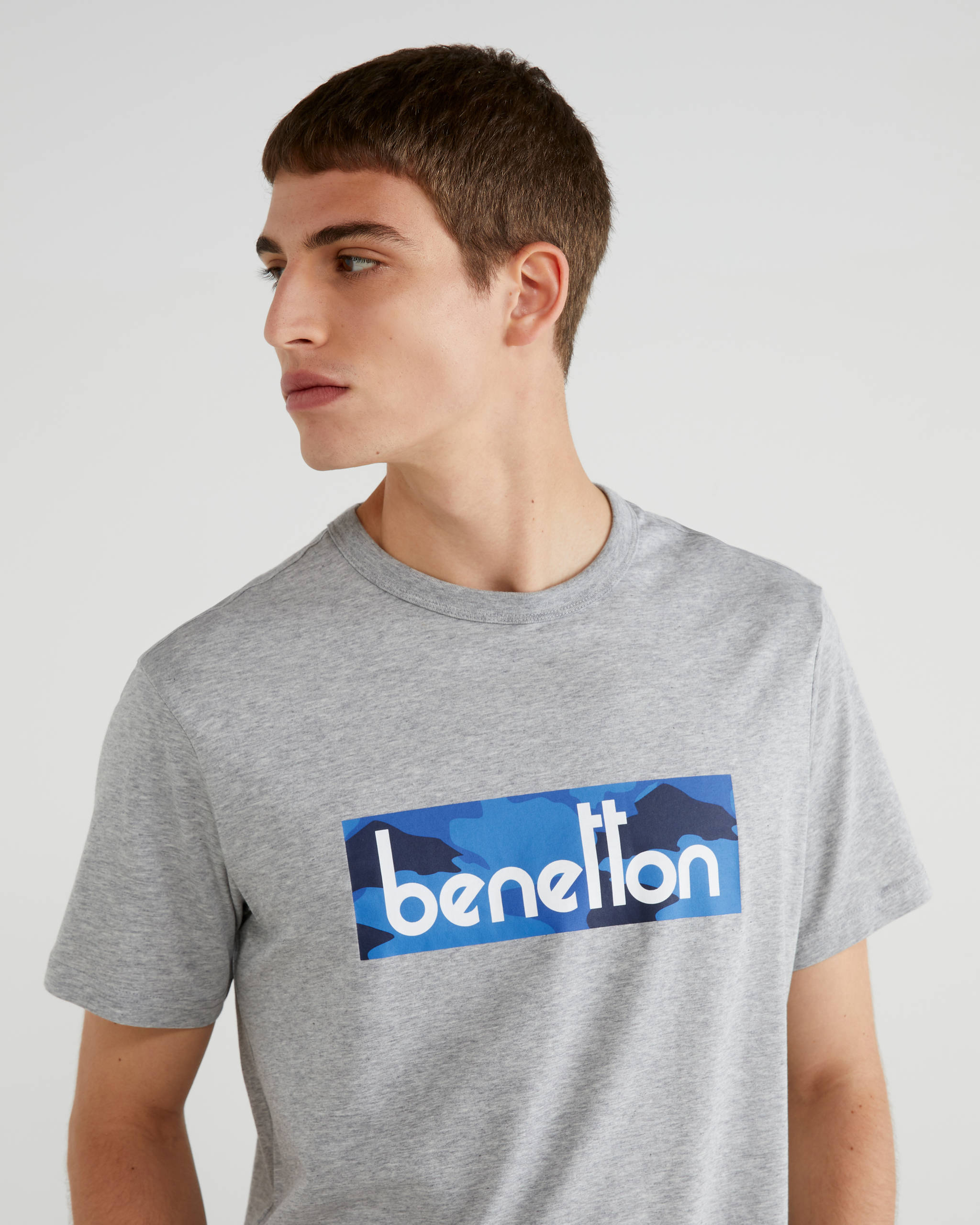 Benetton Vintage Logo Tshirt. 2
