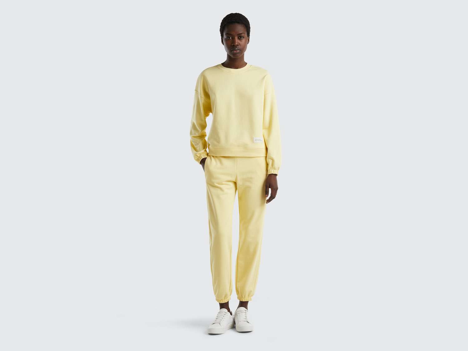 Benetton Kadın Mix Beli Lastikli Crop Sweatshirt. 1 Benetton Kadın Mix Beli Lastikli Crop Sweatshirt. 1