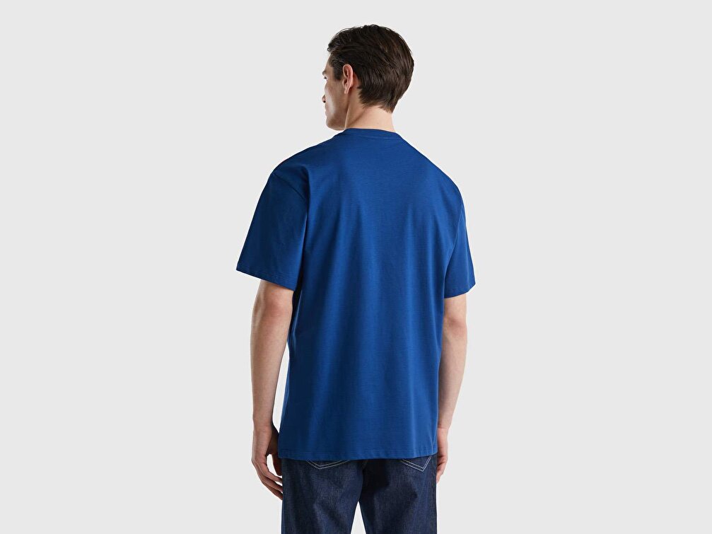Benetton Erkek İndigo Yakasında Büyük Yarım Logo Baskılı T-Shirt
