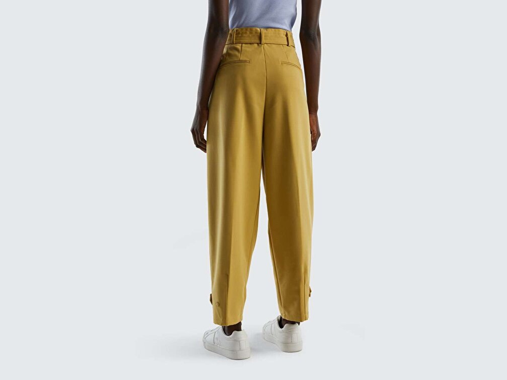 Benetton Kadın Hardal Sarısı Paçası Düğme Detayli Orta Yüksek Bel Pantolon