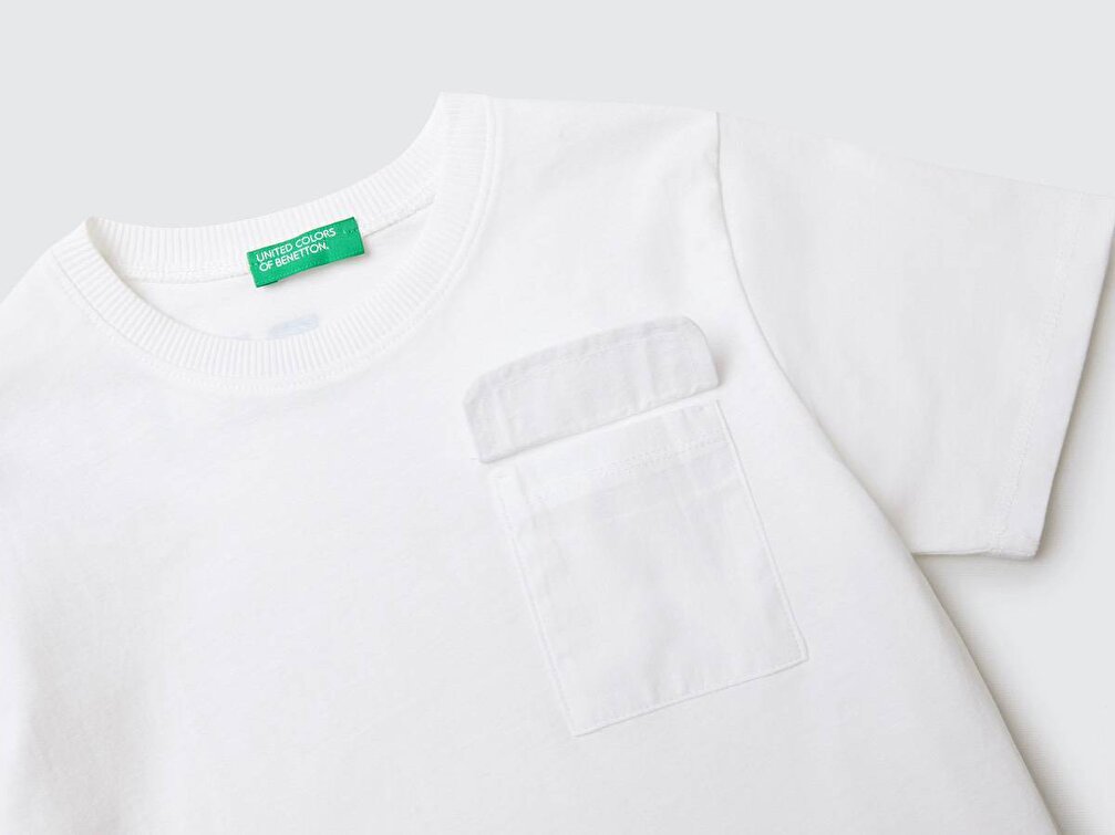 Benetton Erkek Çocuk Beyaz Omzu Slogan Baskılı Cepli T-Shirt