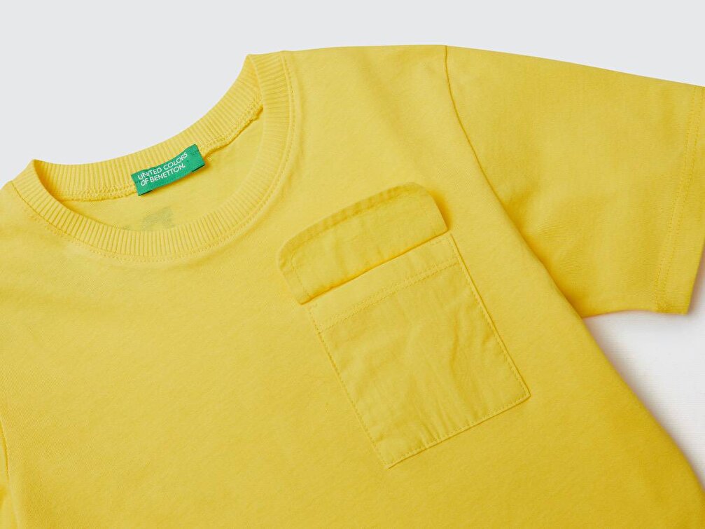 Benetton Erkek Çocuk Sarı Omzu Slogan Baskılı Cepli T-Shirt