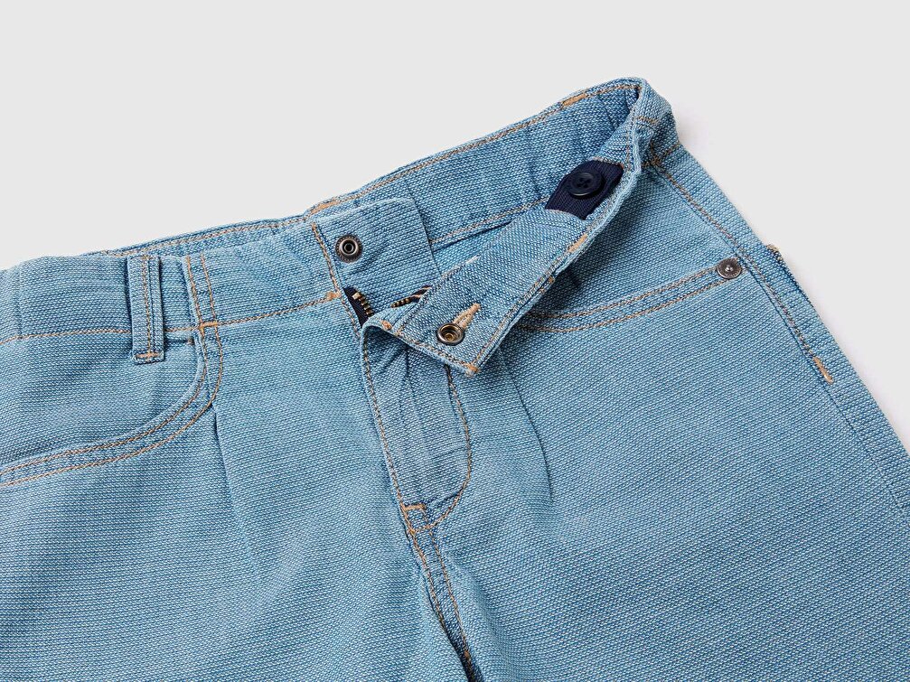 Benetton Erkek Çocuk Zürafa Desenli Dokulu Bermuda Denim Şort
