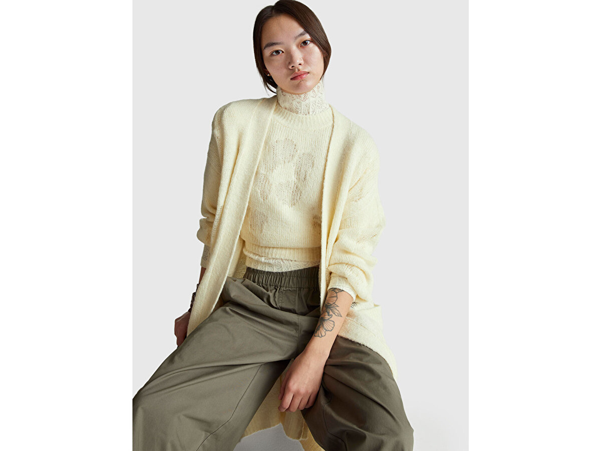 Kadın Krem Desenli Dik Yaka Bluz