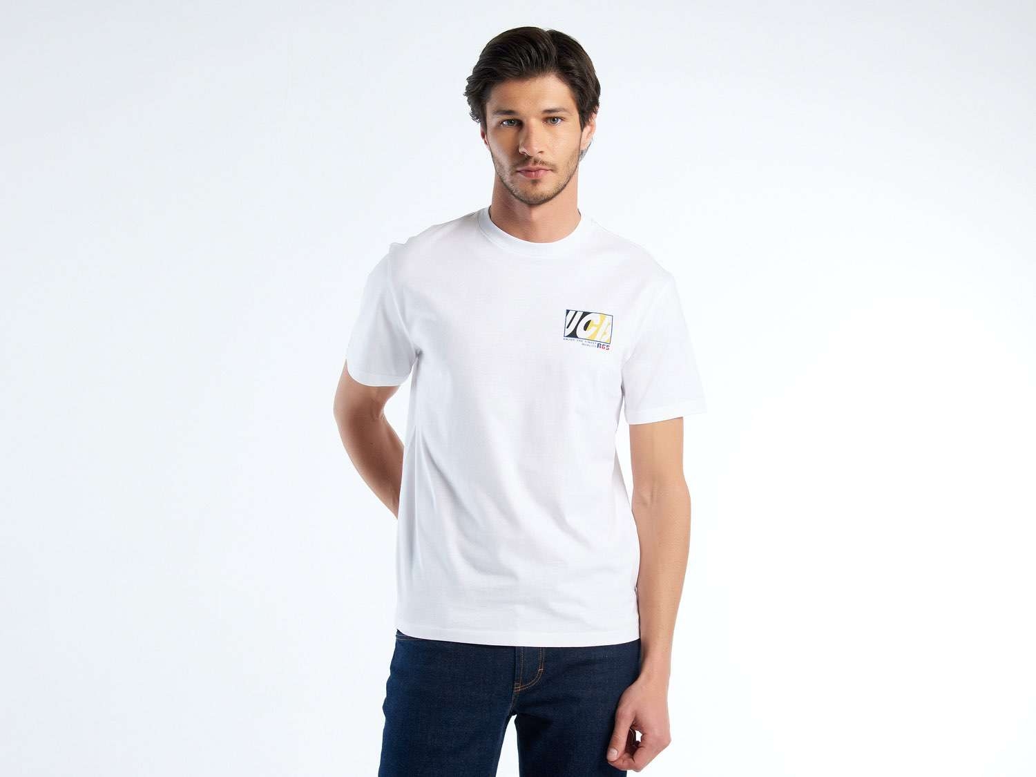Benetton Erkek Beyaz Mıx %100 Pamuk Önü ve Arkası Logo Baskılı Bisiklet Yaka T-Shirt