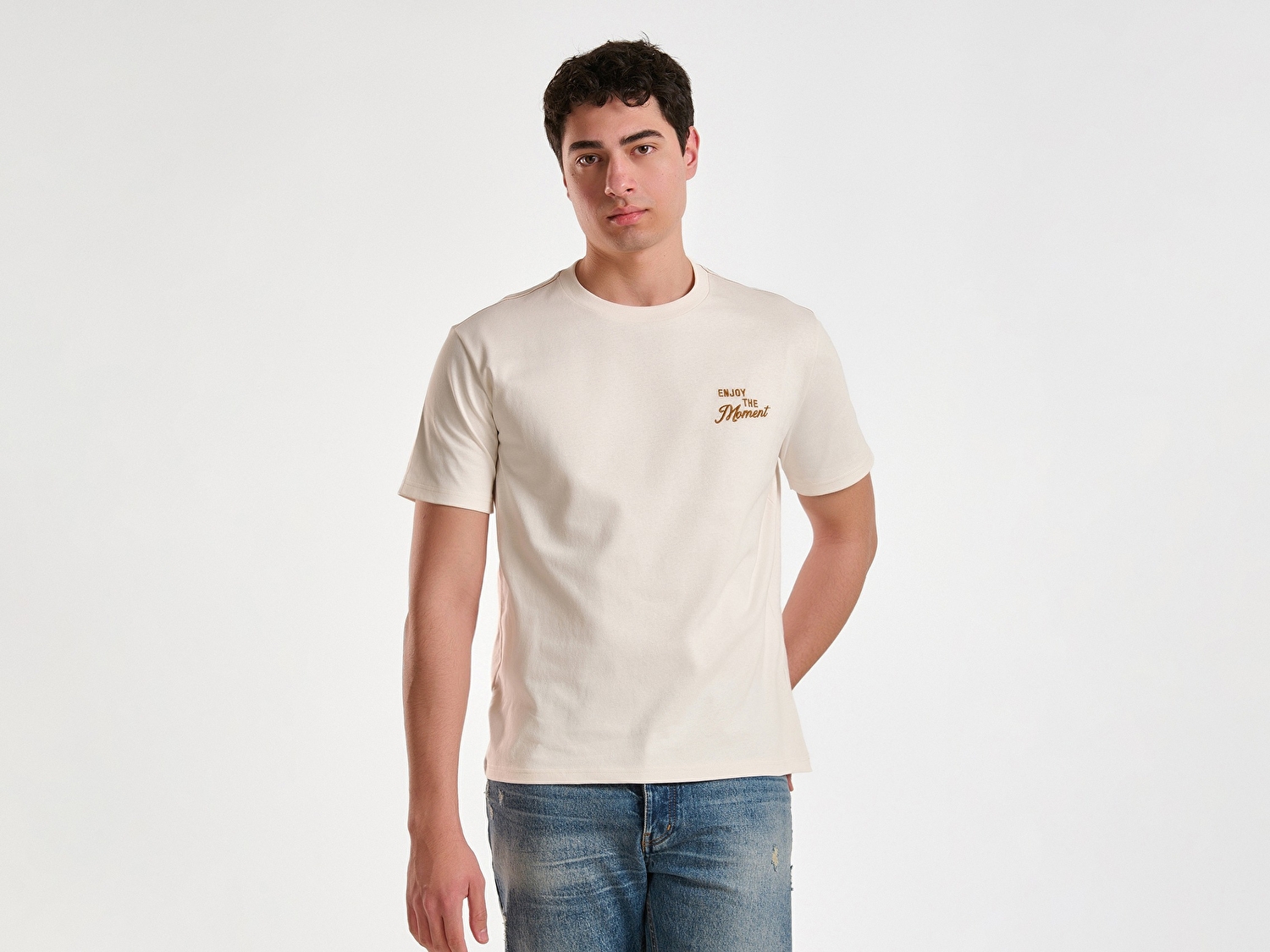 Benetton Erkek Krem %100 Pamuk Sol Önü Baskılı Relax Fit Bisiklet Yaka T-Shirt