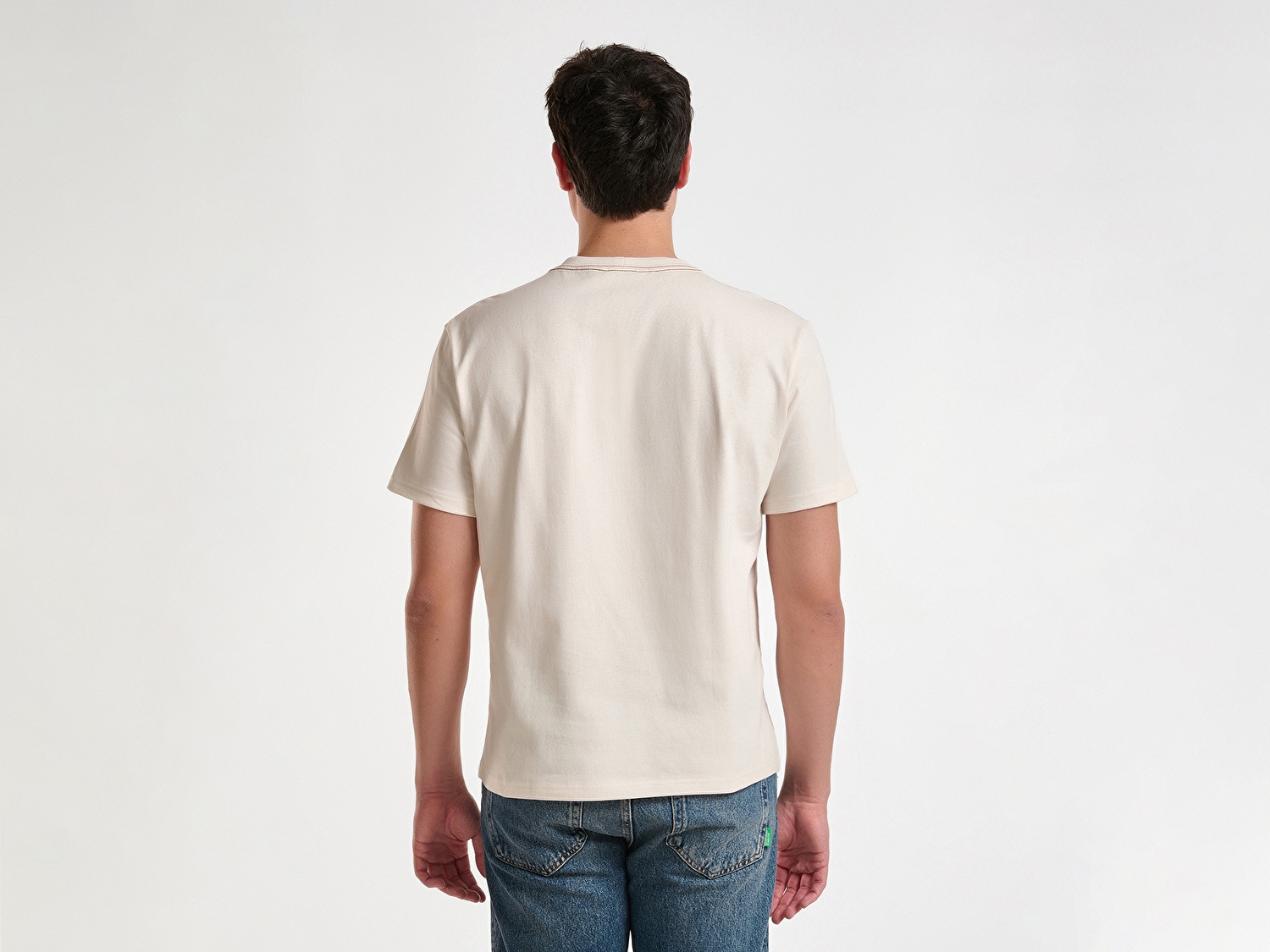 Benetton Erkek Krem %100 Pamuk Sol Önü Baskılı Relax Fit Bisiklet Yaka T-Shirt