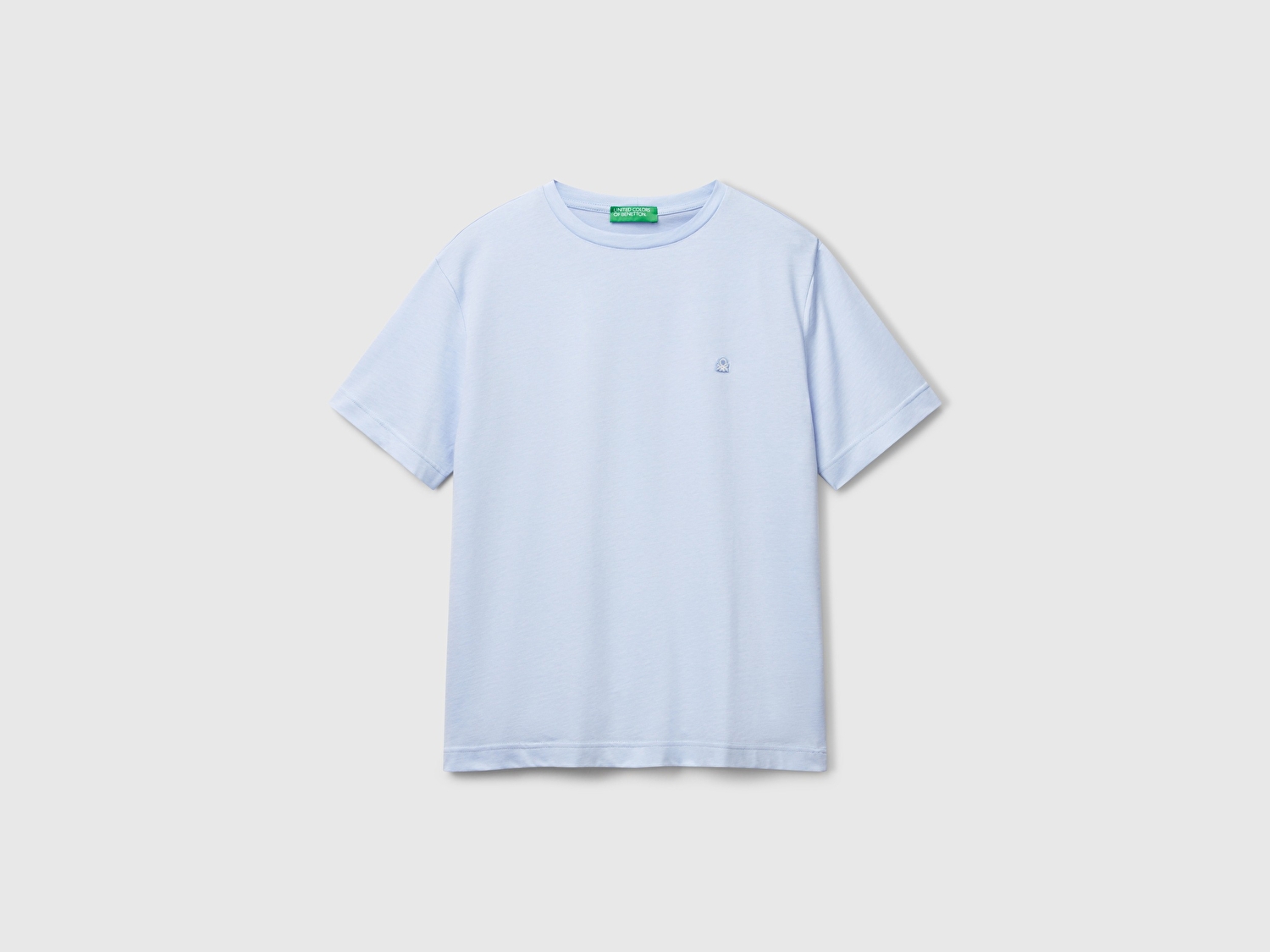 Benetton Erkek Açık Mavi %100 Pamuk Göğsü Yama Logo İşlemeli Bisiklet Yaka T-Shirt