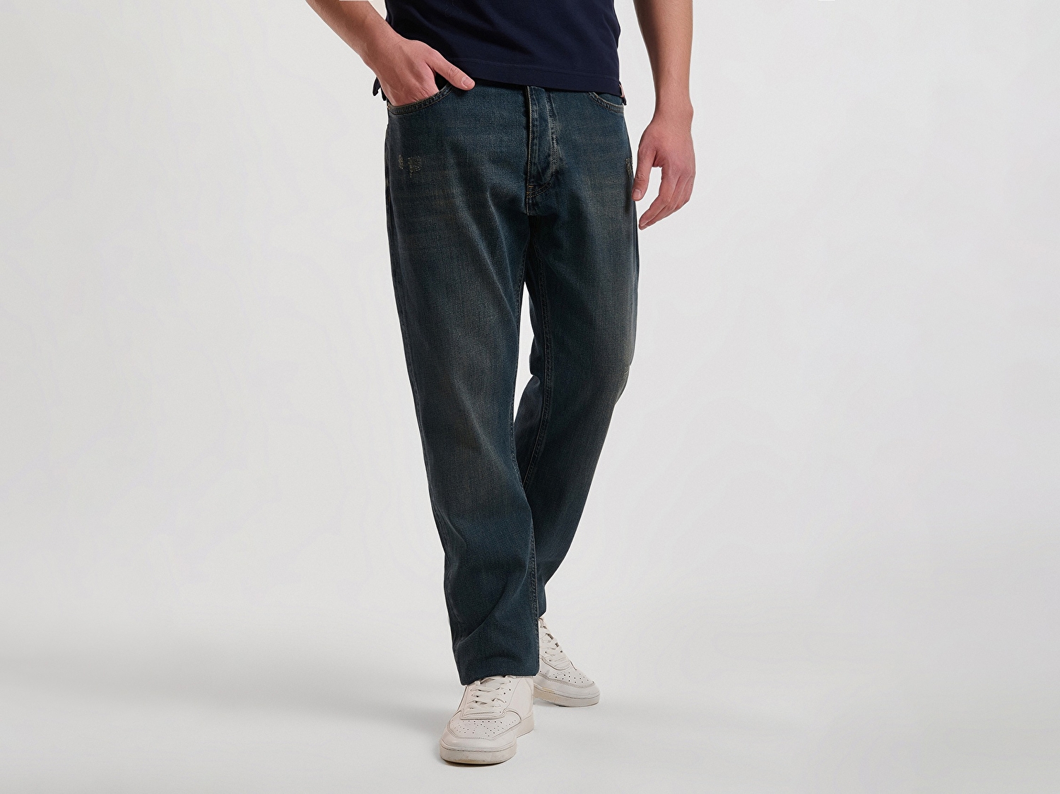 Benetton Erkek Koyu Mavi %100 Pamuk Eskitme Efektli Regular Fit Denim Pantolon
