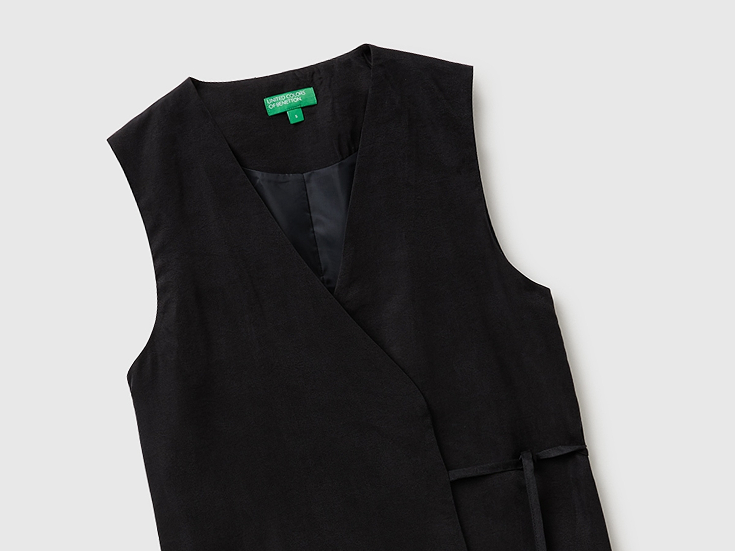 Benetton Kadın Siyah Çapraz Detaylı Yanı Bağlamalı Yelek