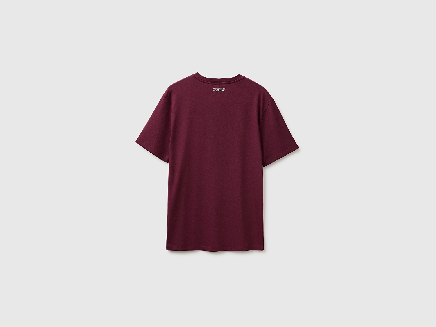 Benetton Erkek Mürdüm %100 Pamuk Önü Logo Baskılı Regular Fit Kısa Kollu T-Shirt