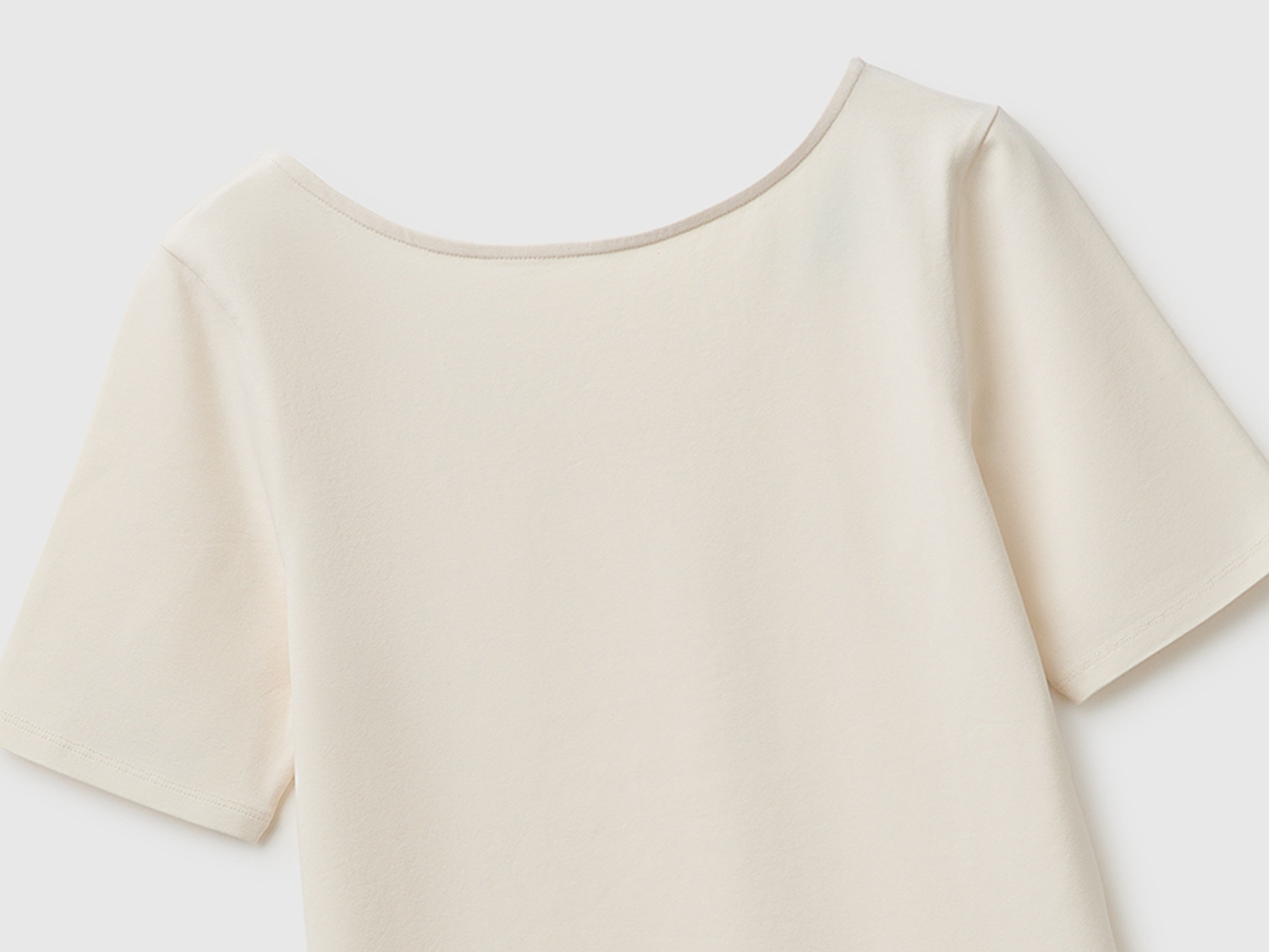 Benetton Kadın Krem Pamuk Karışımlı Örme Slim Fit Geniş Yaka T-Shirt