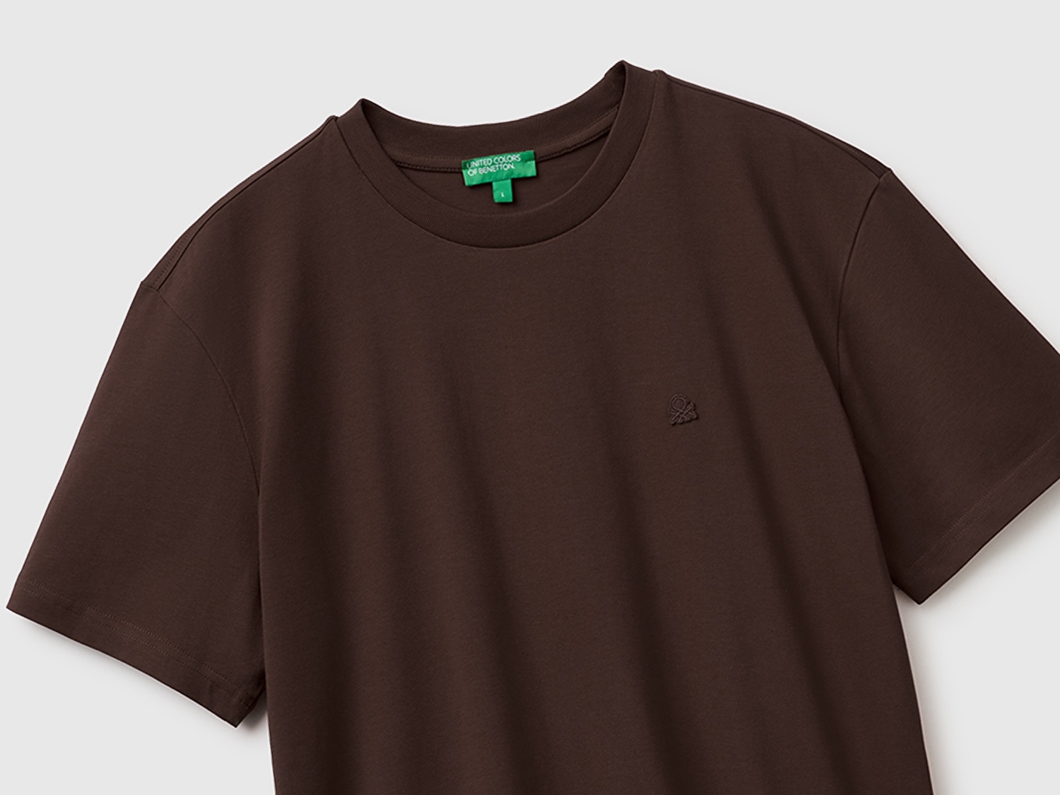 Benetton Erkek Koyu Kahverengi %100 Koton Logolu Bisiklet Yaka T-Shirt