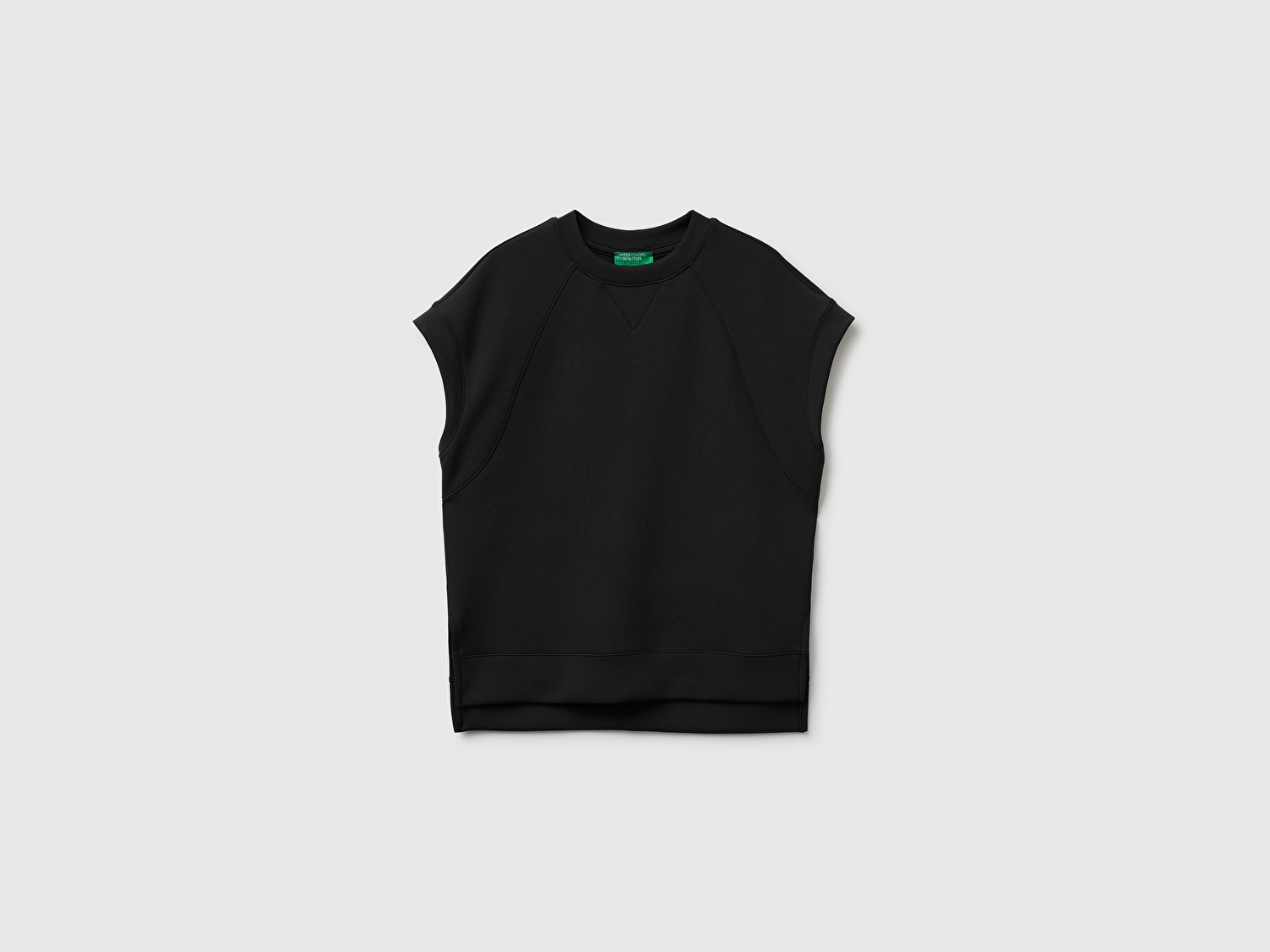 Benetton Kadın Siyah Modal Karışımlı Yırtmaçlı Kısa Kollu Bisiklet Yaka Üst