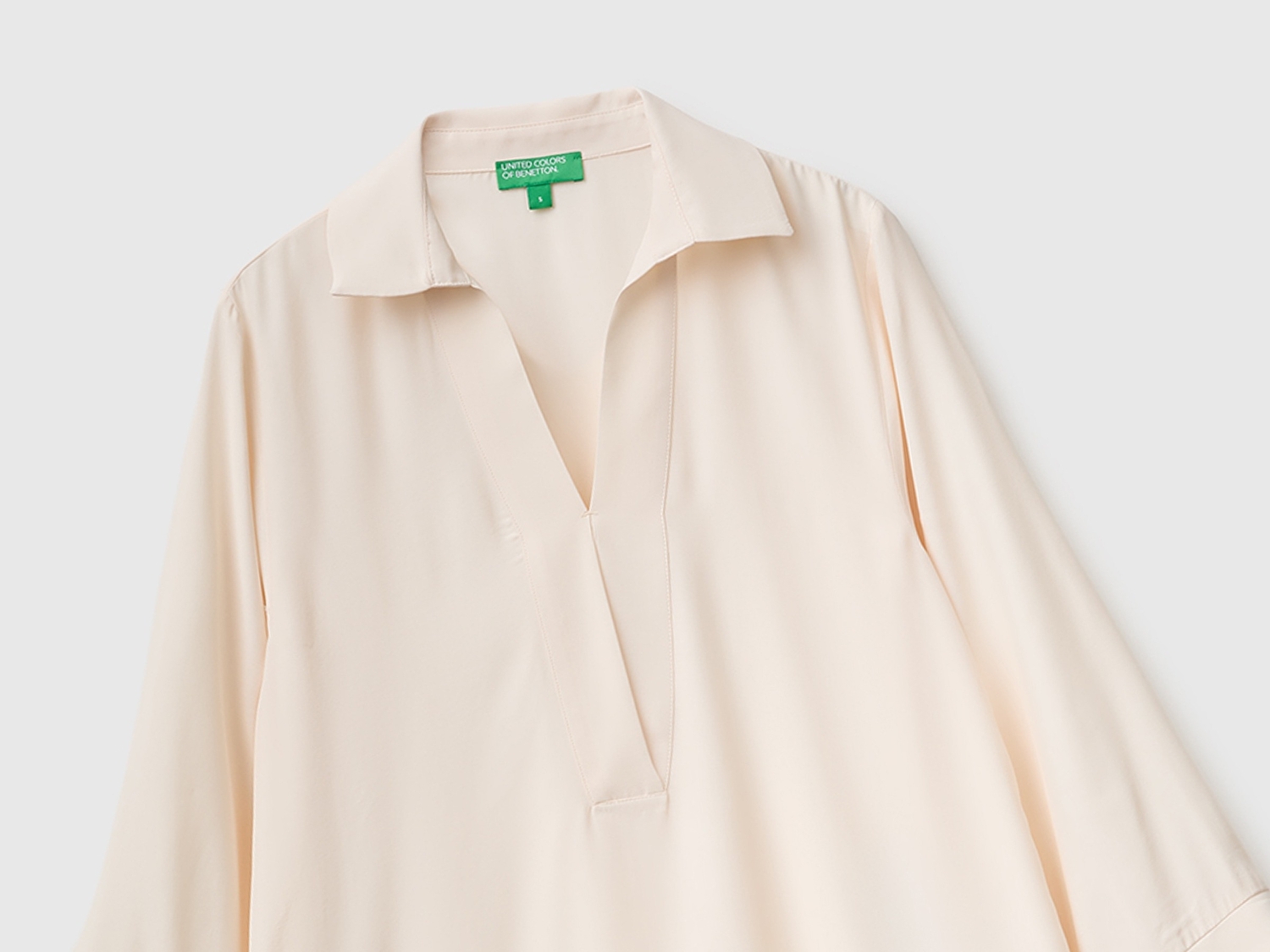 Benetton Kadın Krem Yumuşak Dokulu Polo Yaka Uzun Kollu Bluz