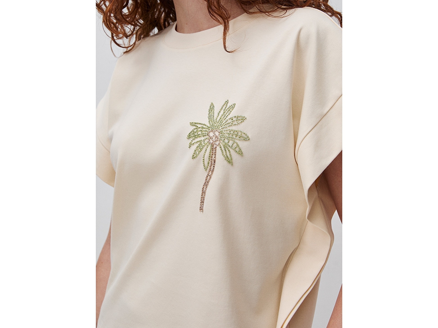 Benetton Kadın Krem %100 Pamuk Boncuk İşlemeli Yuvarlak Yaka T-Shirt