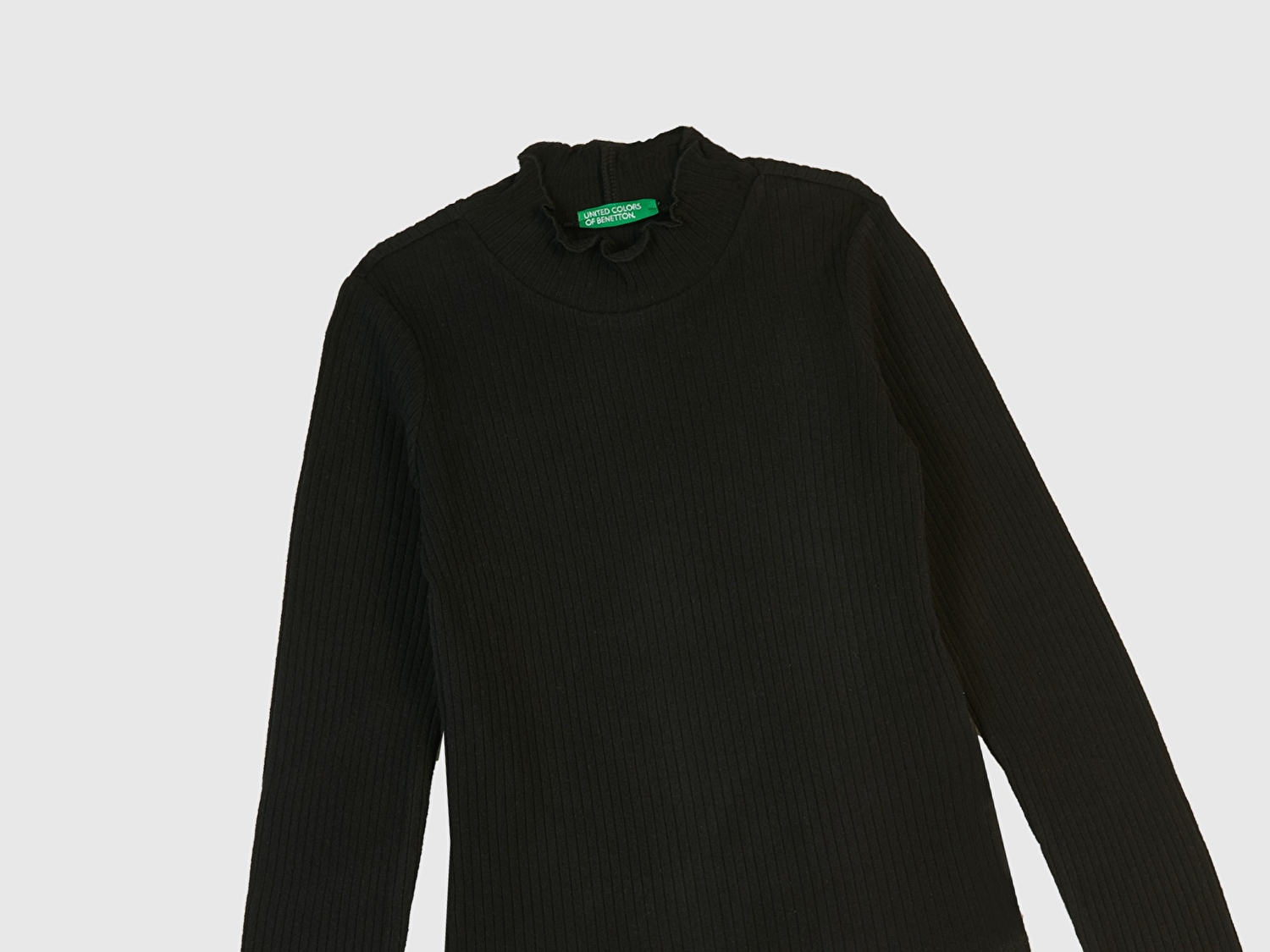 Benetton Kız Çocuk Siyah Logo Etiketli Fırfır Detaylı Bebe Yaka Uzun Kollu T-Shirt