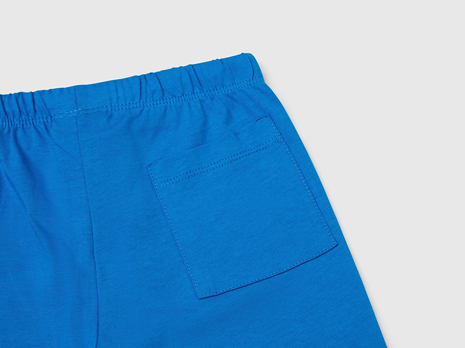 Benetton Erkek Bebek Sarı Önü Logo Baskılı T-Shirt ve Büzgü İpli Bermuda Şort Takım