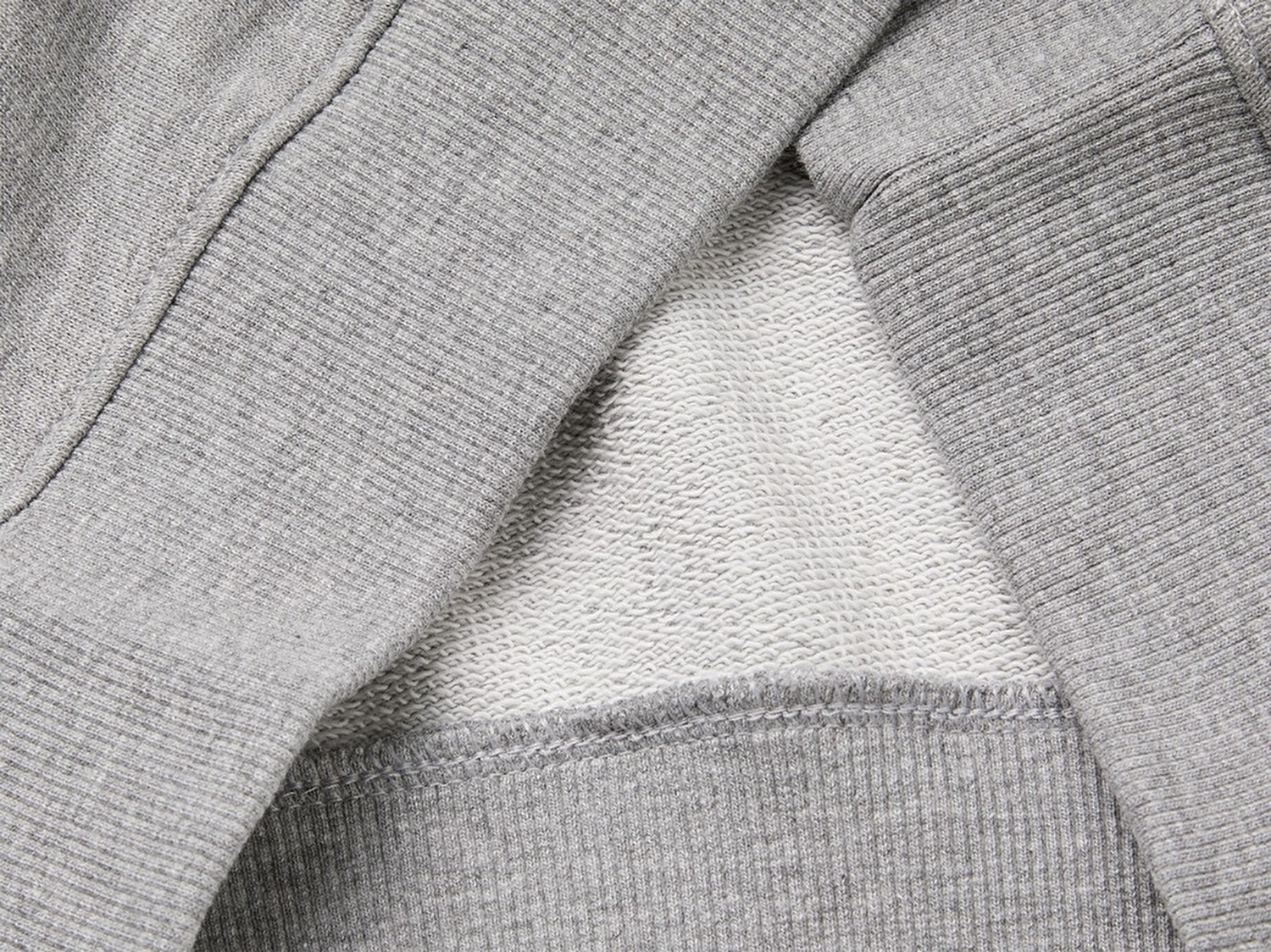 Benetton Erkek Çocuk Gri Melanj Önü İşlemeli Ribanalı Reglan Kollu Bisiklet Yaka Sweatshirt