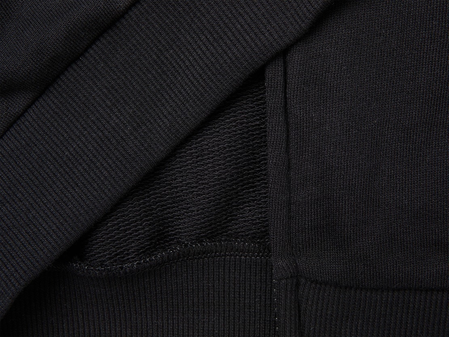 Benetton Erkek Çocuk Siyah Önü İşlemeli Ribanalı Cepli Fermuarlı Dik Yaka Sweatshirt