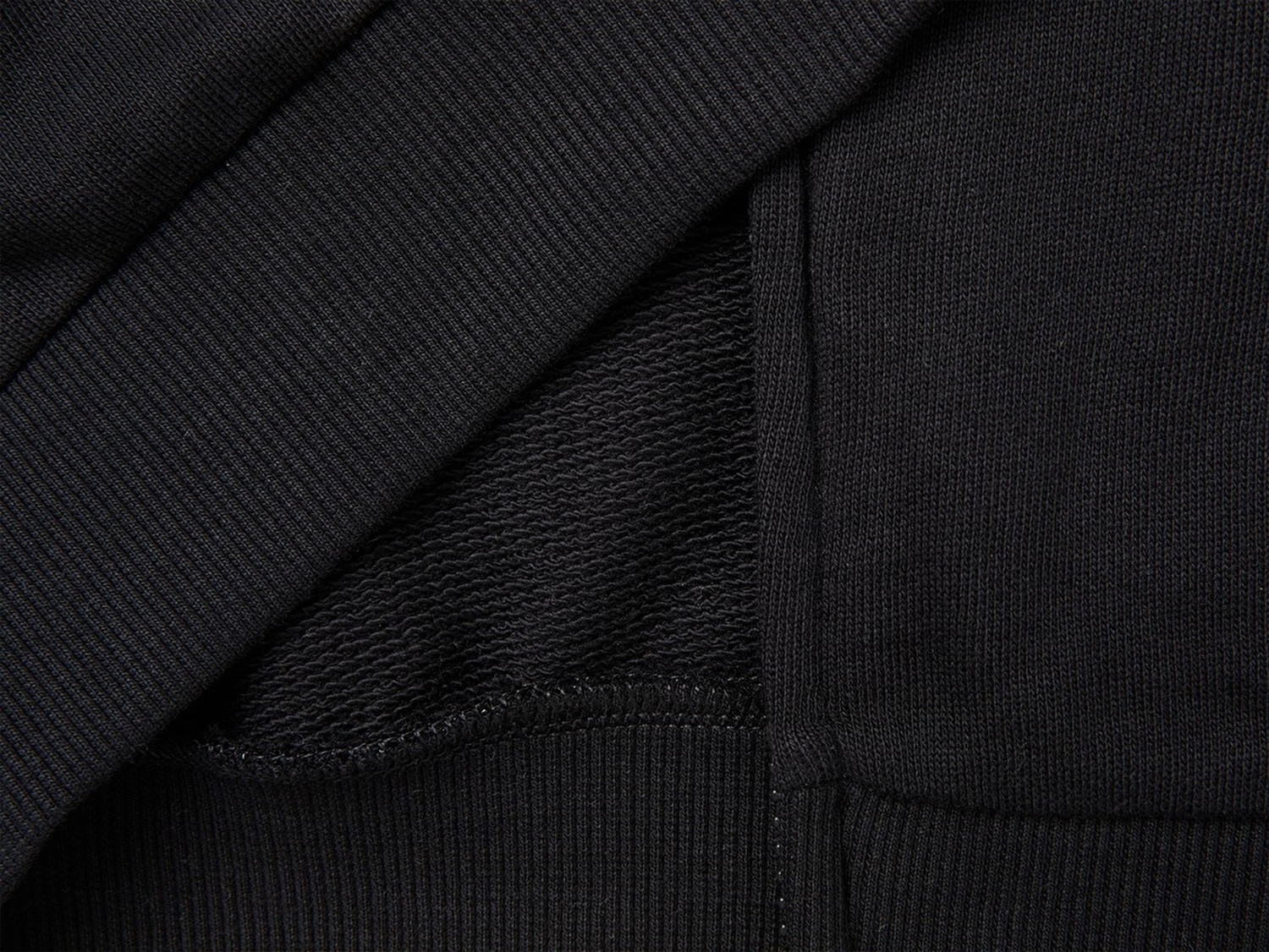 Benetton Erkek Çocuk Siyah Önü İşlemeli Ribanalı Cepli Fermuarlı Dik Yaka Sweatshirt