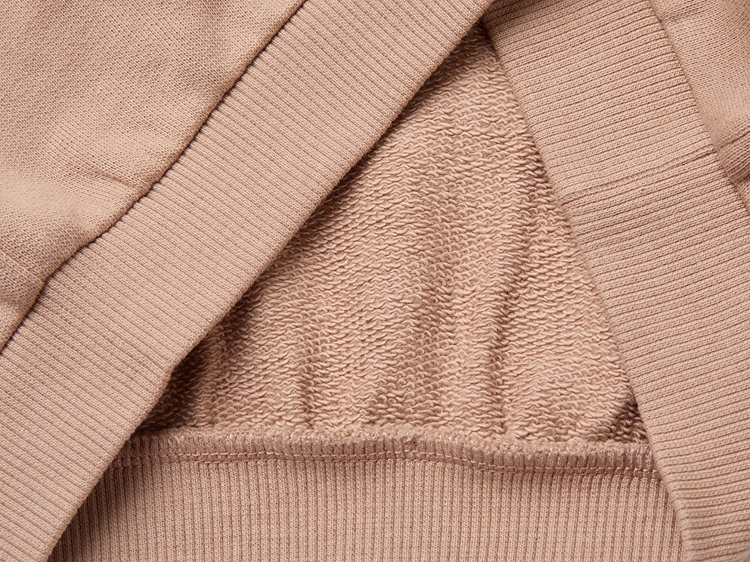 Benetton Kız Bebek Sütlü Kahve Önü İşlemeli Uzun Kollu Bisiklet Yaka Sweatshirt
