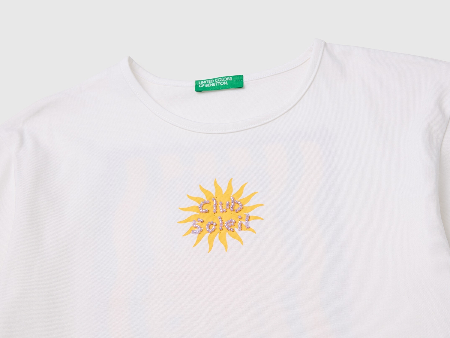 Benetton Kız Çocuk Beyaz Ön ve Arka Baskı Detaylı Geniş Yaka T-Shirt