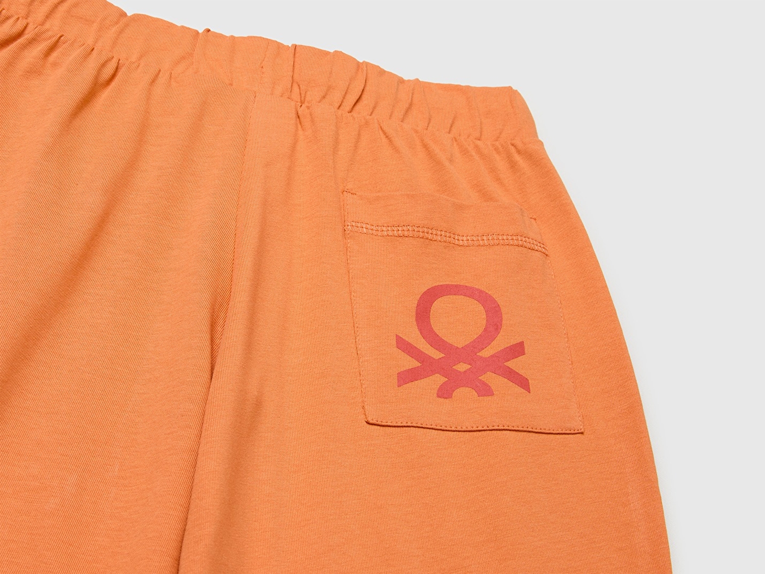 Benetton Erkek Çocuk Turuncu Arka Cebi Logo Baskı Detaylı Elastik Belli Bermuda Şort