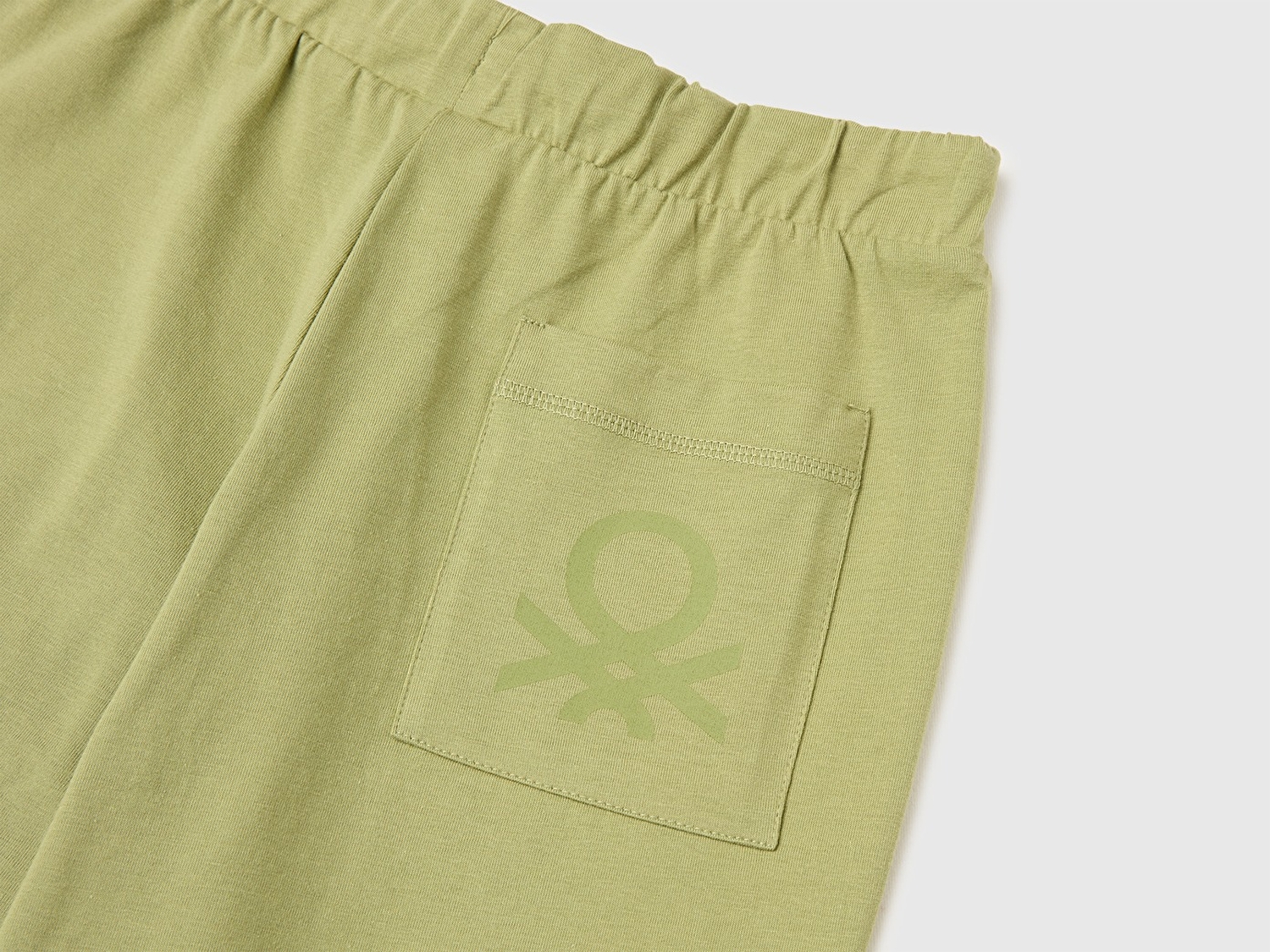 Benetton Erkek Çocuk Haki Arka Cebi Logo Baskı Detaylı Elastik Belli Bermuda Şort
