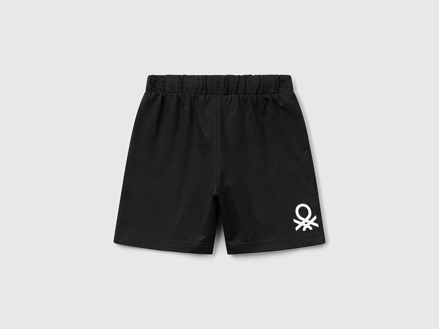 Benetton Erkek Bebek Siyah Arka Bacağı Logo Baskı Detaylı Bermuda Şort 