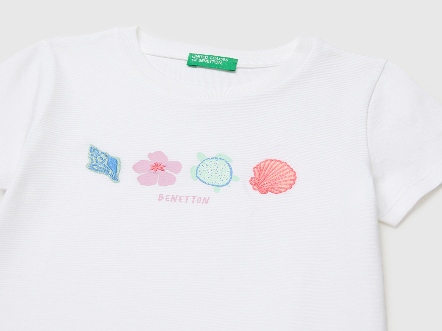 Benetton Kız Bebek Beyaz Baskı ve İşleme Detaylı Asimetrik Etekli T-Shirt