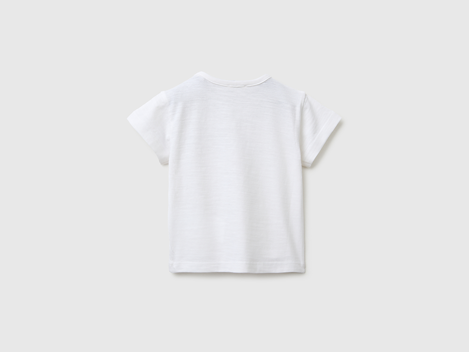 Benetton Bebek Beyaz Cebi Nakış Detaylı Ahşap Düğmeli T-Shirt