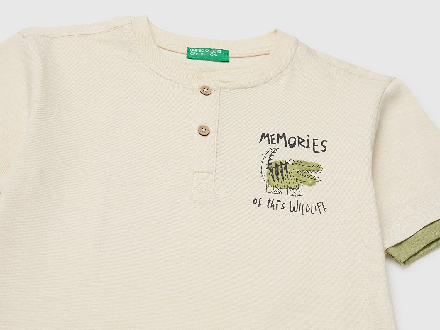 Benetton Erkek Bebek Krem Göğsü Baskı Detaylı Düğmeli Bisiklet Yaka T-Shirt