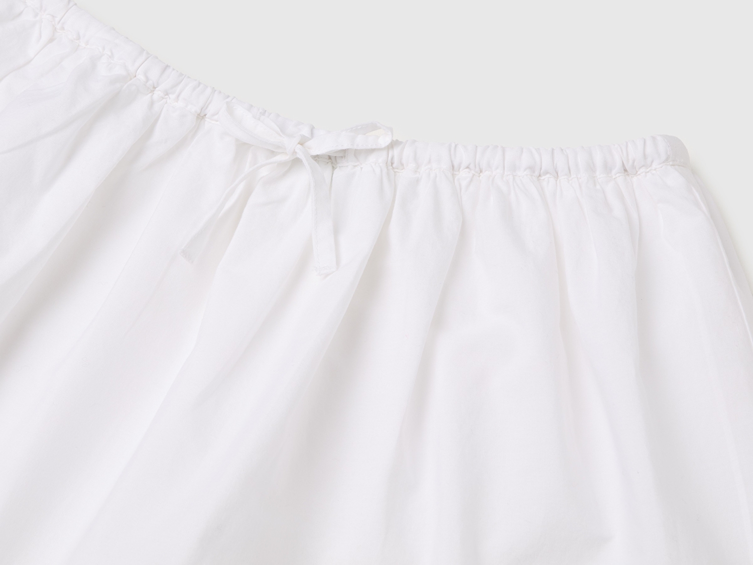 Benetton Kız Çocuk Beyaz Nakış Detaylı Beli İpli Etek