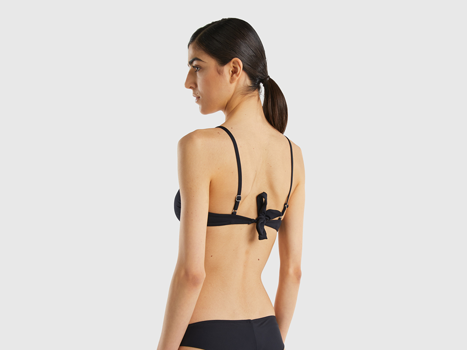Benetton Kadın Siyah Arkadan Bağlamalı Ayarlanabilir Askılı Bikini Üstü