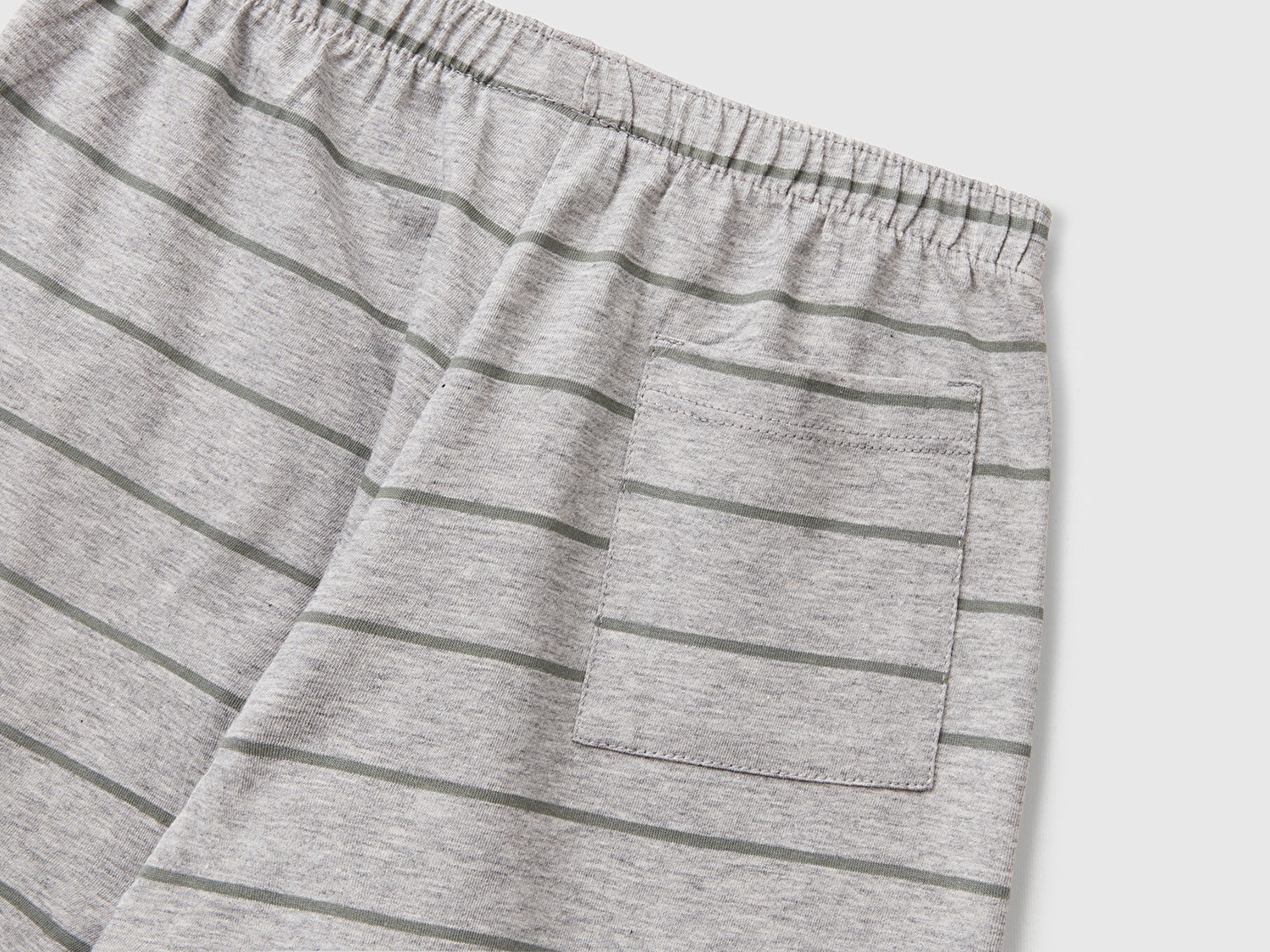 Benetton Erkek Çocuk Haki Çift Renkli Bisiklet Yaka T-Shirt ve Çizgili Şort Pijama Takım