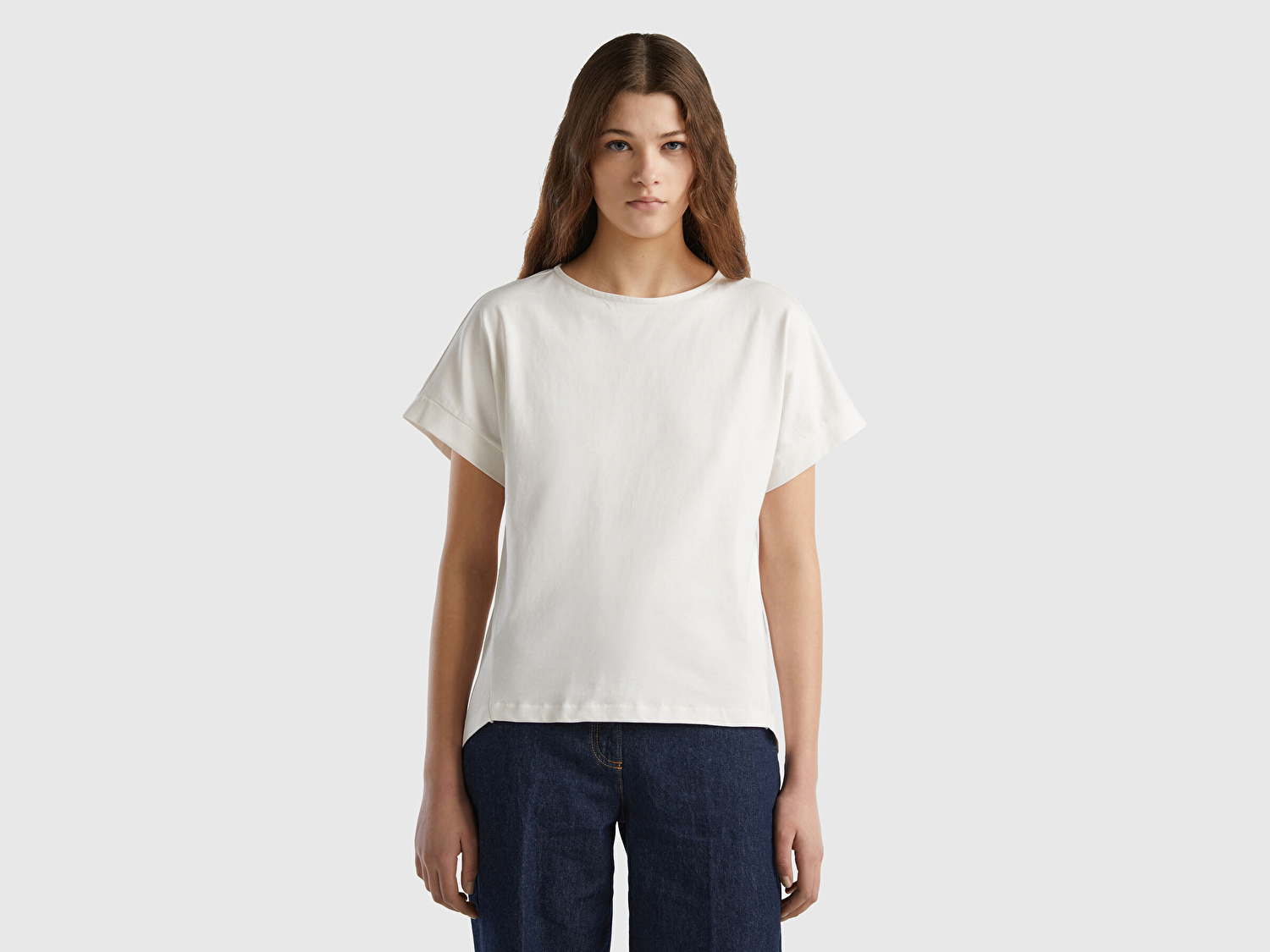 Benetton Kadın Krem %100 Pamuk Arkası Uzun Kayık Yaka T-Shirt