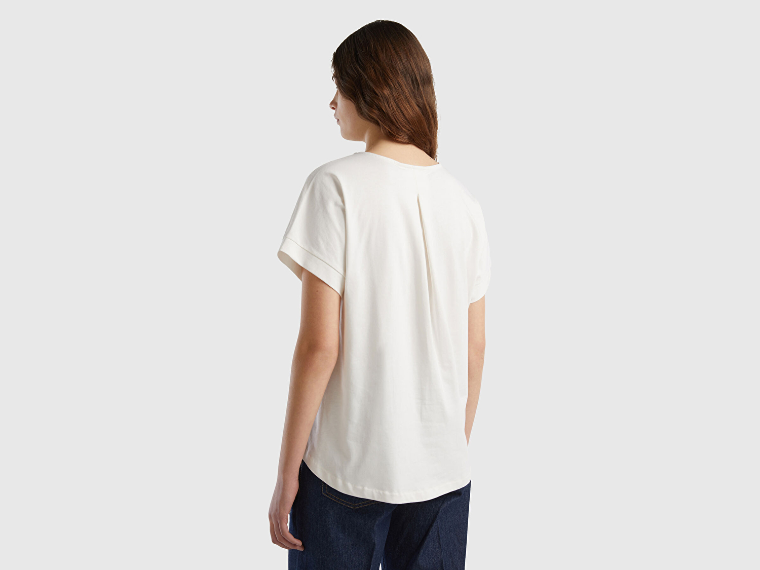 Benetton Kadın Krem %100 Pamuk Arkası Uzun Kayık Yaka T-Shirt