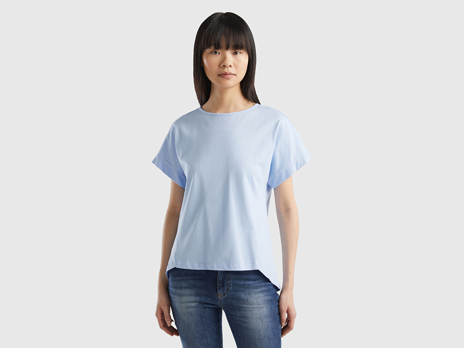 Benetton Kadın Açık Mavi %100 Pamuk Arkası Uzun Kayık Yaka T-Shirt