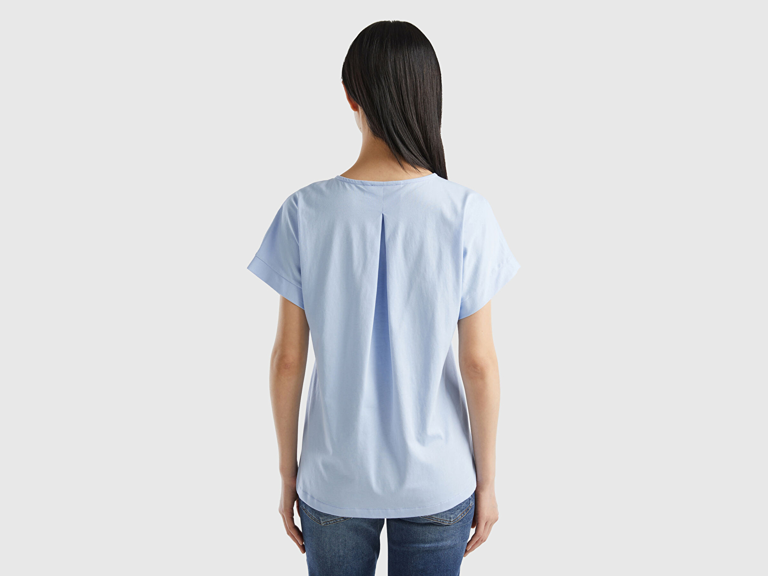 Benetton Kadın Açık Mavi %100 Pamuk Arkası Uzun Kayık Yaka T-Shirt