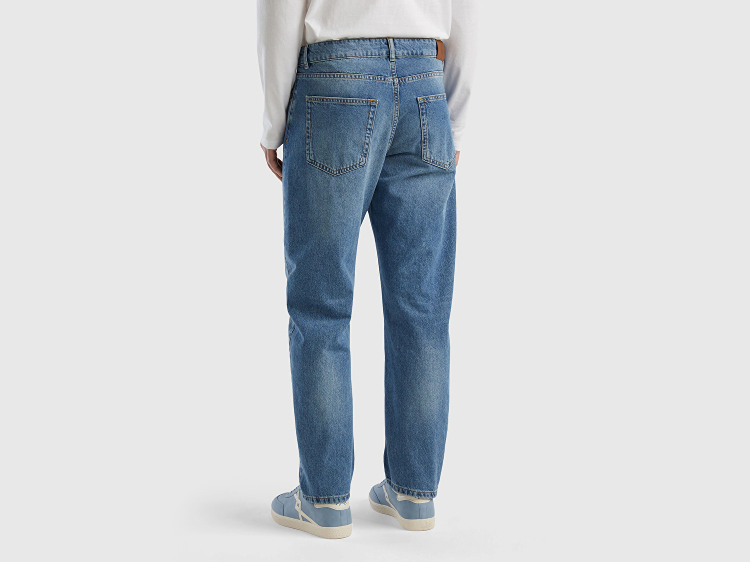 Benetton Erkek Mavi %100 Pamuk Arkası Logo Detaylı Havuç Kesim Denim Pantolon